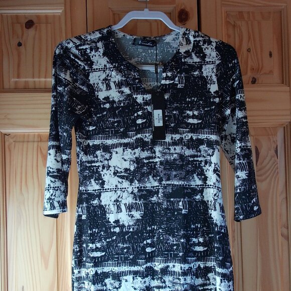 NWTS Neesha Super soft Black/White  Poly Stretch Dress Size Small - Picture 1 of 3